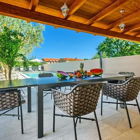 Pacis Villa
